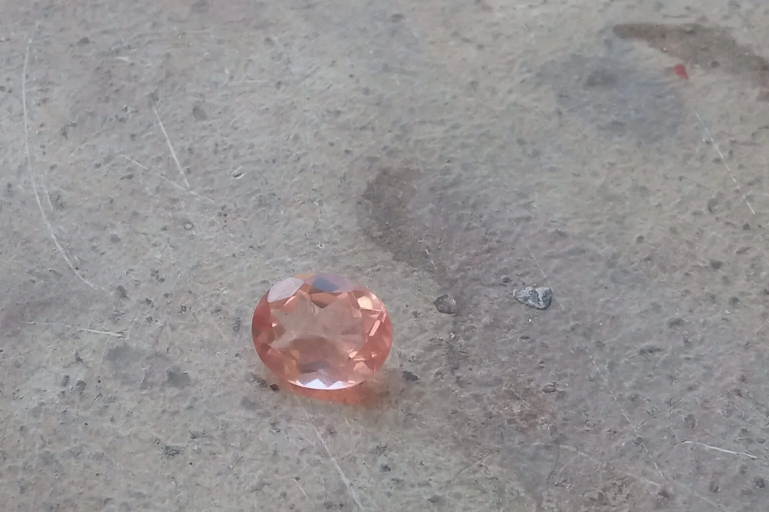 Joya artesanal inspirada en gemas y naturaleza
