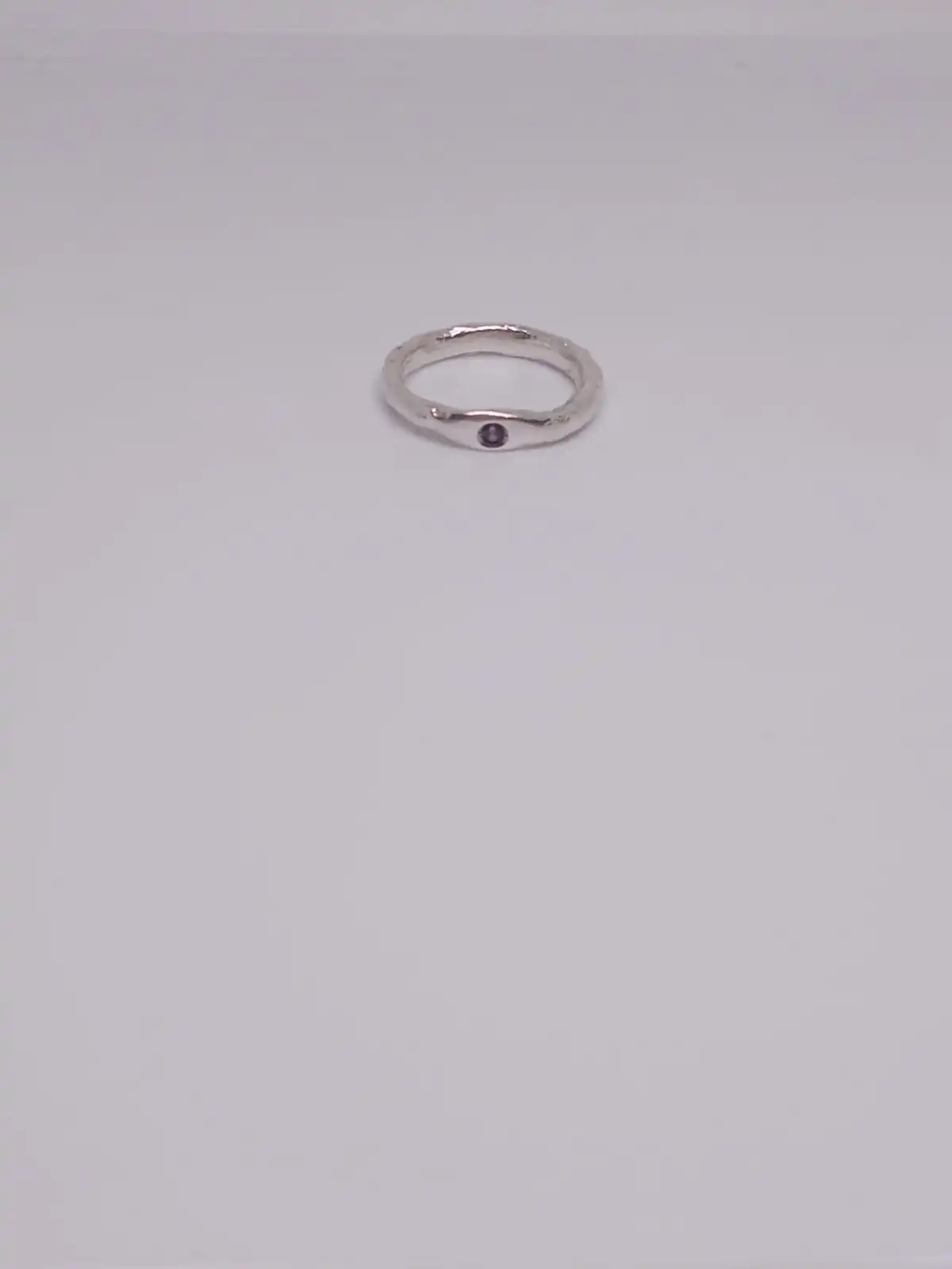 Anillo circonita lila